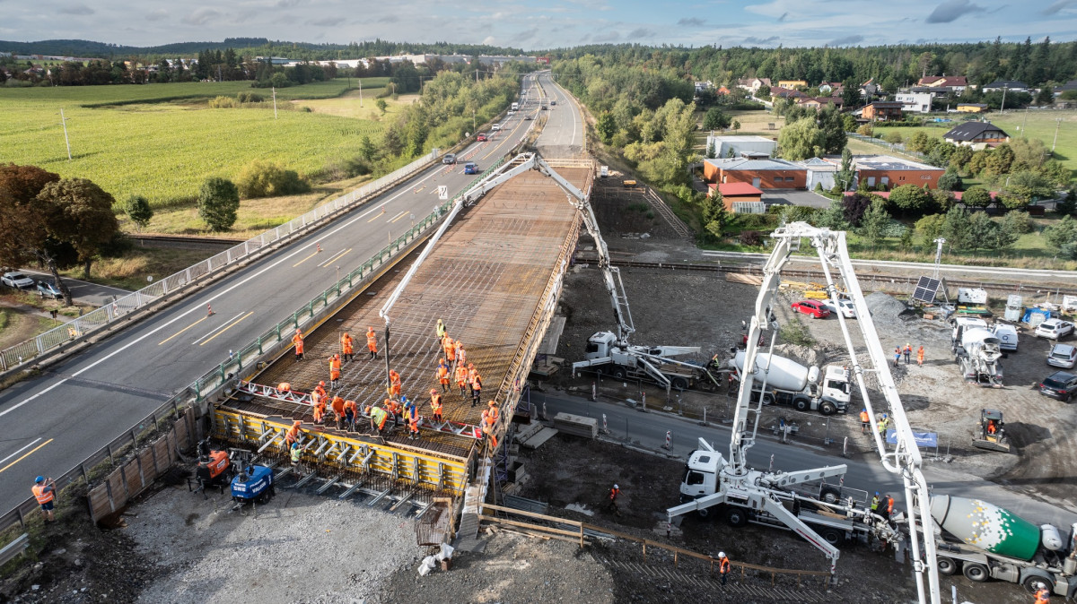 Výstavba úseku dálnice D35 mezi Úlibicemi a Hořicemi začne ještě letos