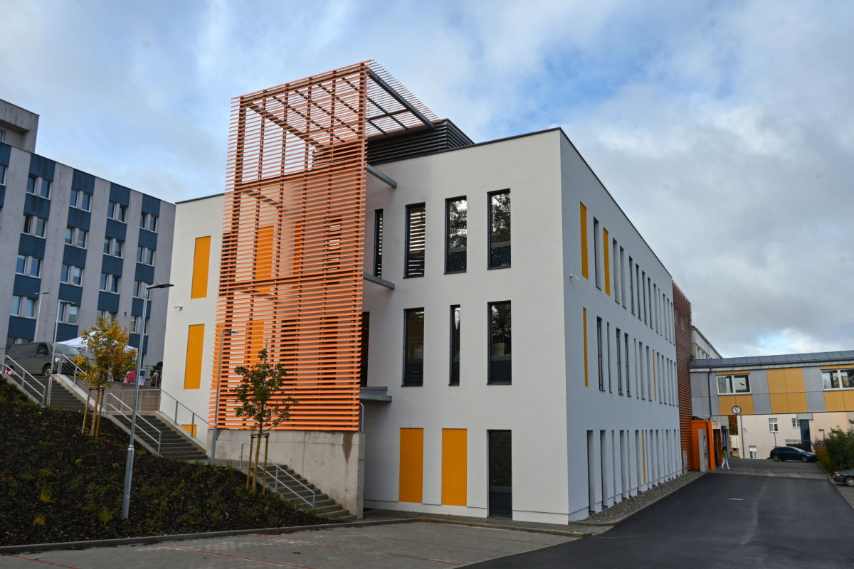 Hradecký kraj otevřel v Oblastní nemocnici Trutnov novou budovu laboratoří