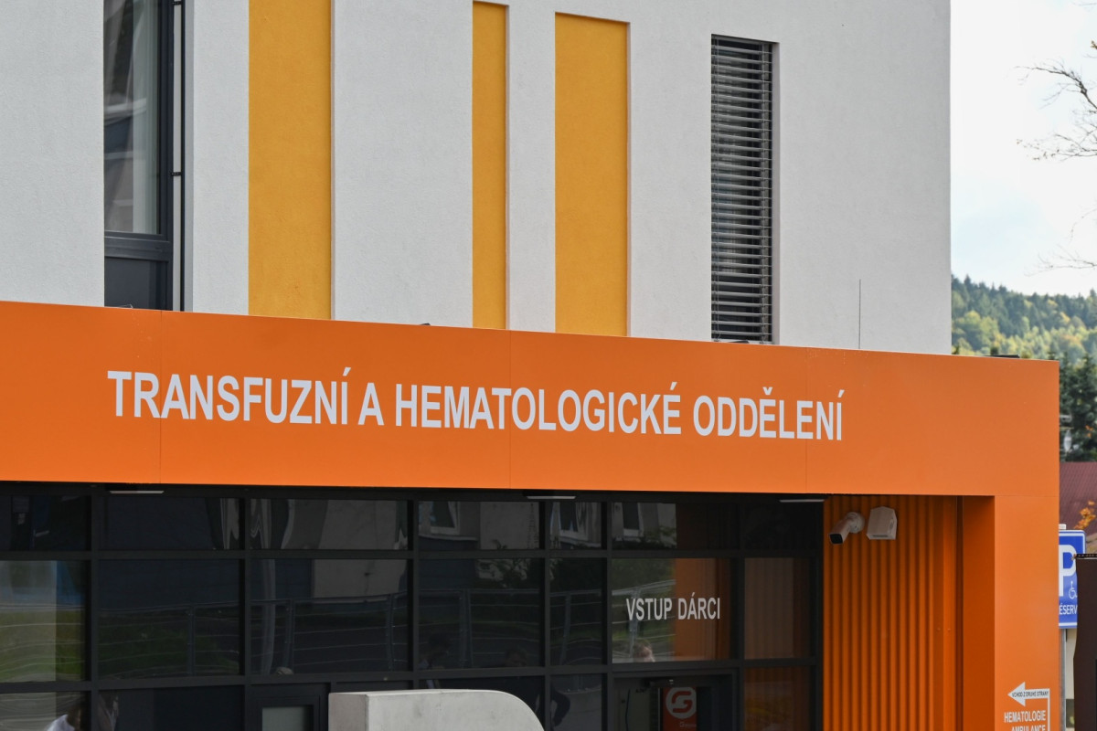 Hradecký kraj otevřel v Oblastní nemocnici Trutnov novou budovu laboratoří