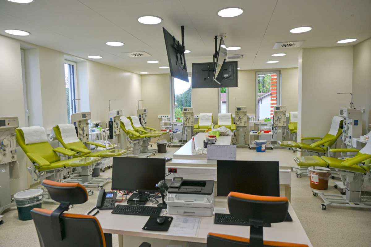 Hradecký kraj otevřel v Oblastní nemocnici Trutnov novou budovu laboratoří