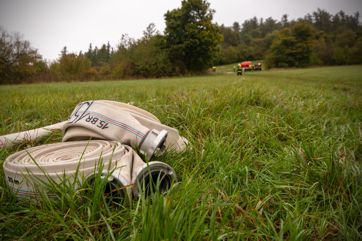 VIDEO: Požár v lese jen nanečisto. Záchranné složky trénovaly na Bruntálsku