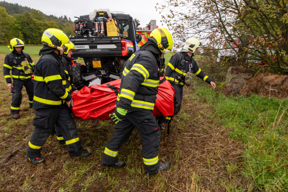 VIDEO: Požár v lese jen nanečisto. Záchranné složky trénovaly na Bruntálsku