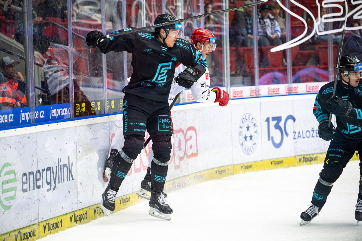 Hokejisté Třince vyhráli v Karlových Varech 3:1 a poosmé za sebou bodovali.