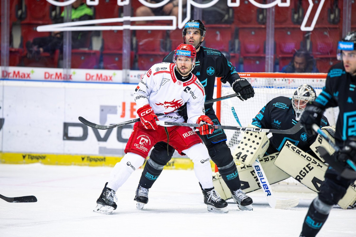 Vítězný vstup do venkovní série, Oceláři porazili Vary