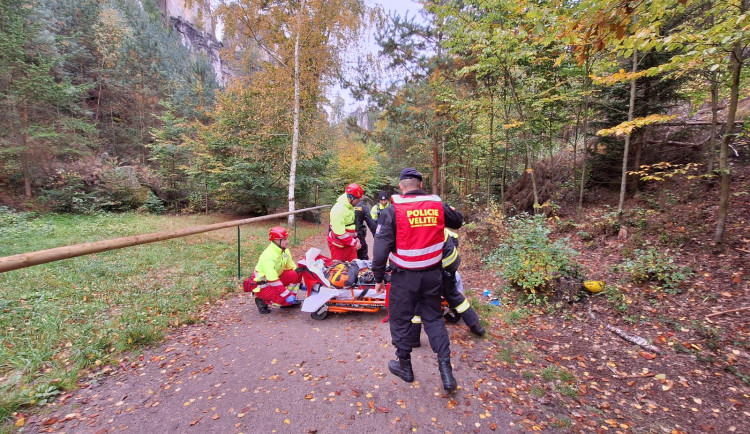 Prachovské skály byly plné hasičů a záchranářů, cvičení prověřilo jejich připravenost