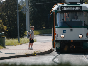 Příběh s tramvají, který může zachránit dětský život, se natáčel v Liberci