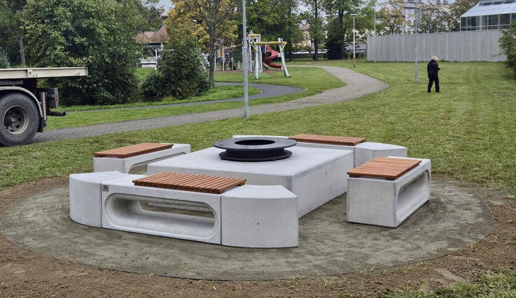 Šumperk otevřel griloviště u rybníku. Nápad místní chválí, mají ale i obavy