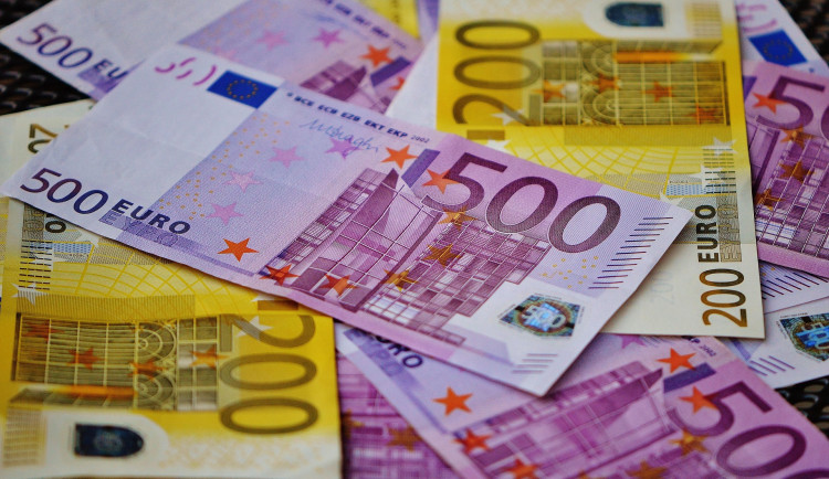 Muž z Liberecka uvěřil falešné notářce, slibovala mu půl milionu eur. Obrala ho