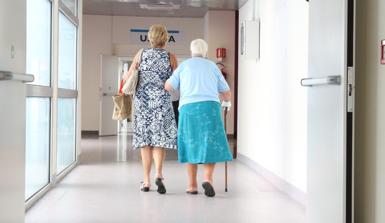 Zítra je Světový den osteoporózy. Trpí jí statisíce Čechů, o nemoci ale často neví