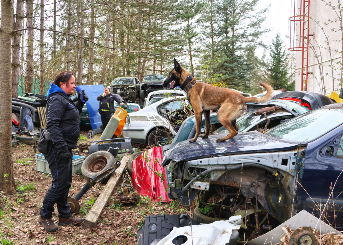 Avatar při výcviku na vrakovišti