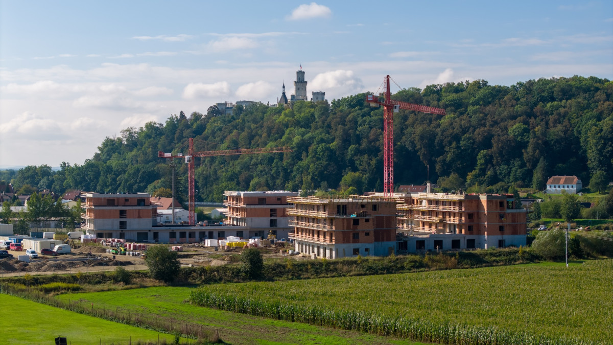 Senior Resort na Hluboké roste před očima. Vzorový byt bude hotový v prosinci