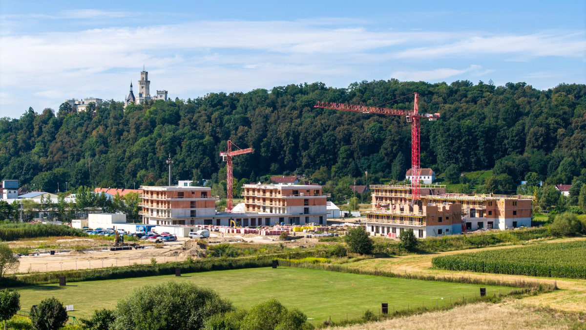 Senior Resort na Hluboké roste před očima. Vzorový byt bude hotový v prosinci