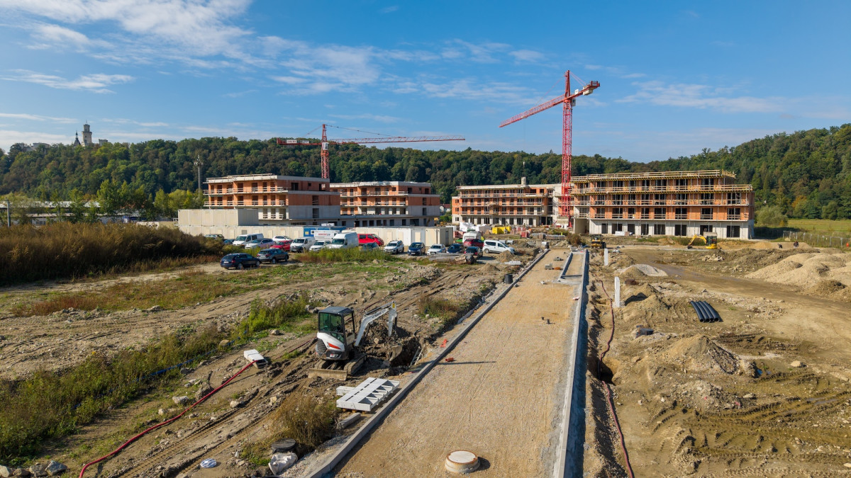 Senior Resort na Hluboké roste před očima. Vzorový byt bude hotový v prosinci