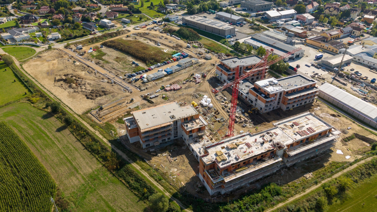 Senior Resort na Hluboké roste před očima. Vzorový byt bude hotový v prosinci