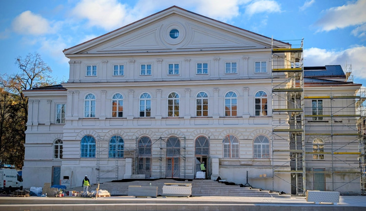 Slavie se připravuje na provoz. Fungovat by tady mohly různé spolky