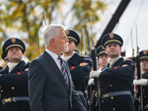 Politici si na Vítkově připomněli vznik státu, pietu doprovodil přelet letounů