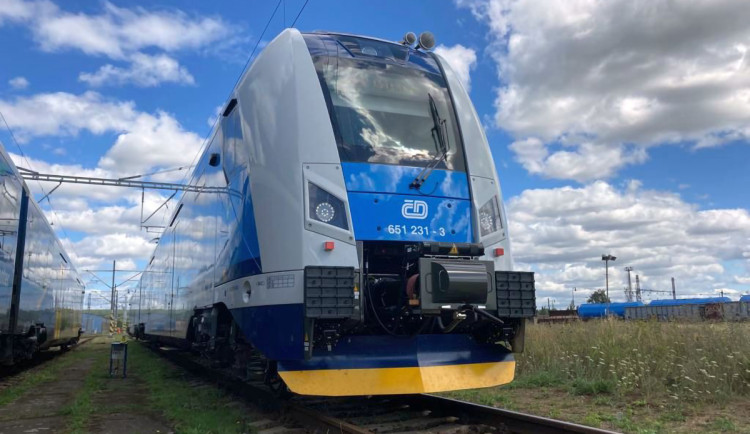 Ochromená železnice. Vlaky po krádeži kabelů na Přerovsku dál nabírají zpoždění