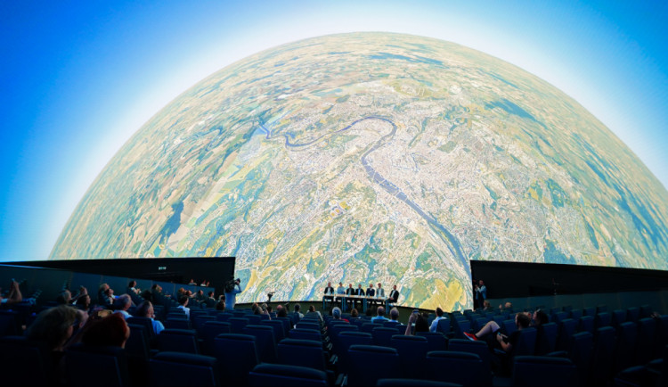 Přetížený server a falešné lístky. Pražské planetárium řeší trable se vstupenkami