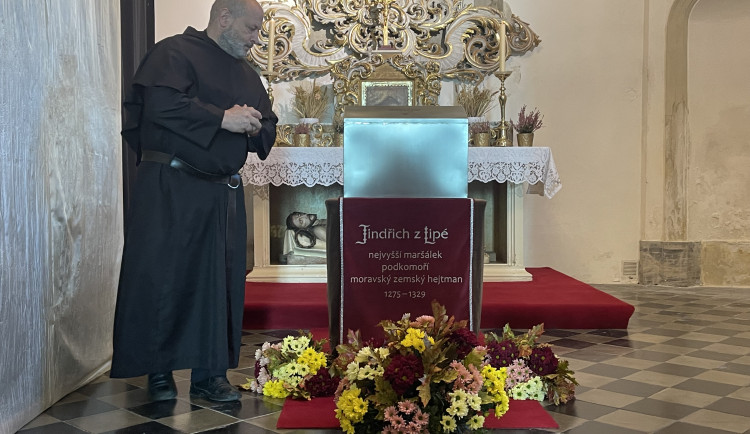 Ostatky Jindřicha z Lipé se po letech vrací zpět do baziliky na Starém Brně