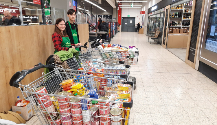 Sklady liberecké potravinové banky jsou před sobotní sbírkou téměř prázdné