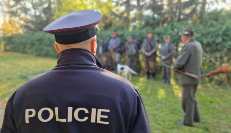 K myslivcům na honu v Sudicích se připojila i policie. Nezjistila žádné pochybení