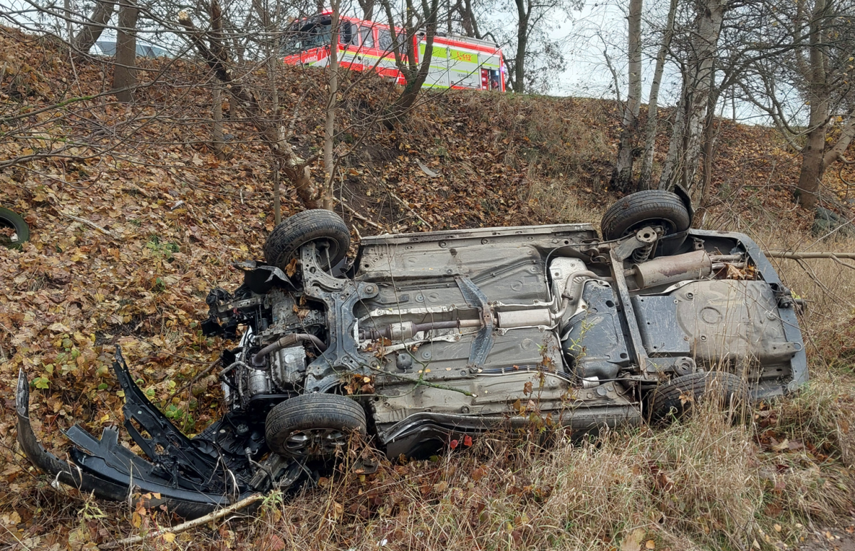 U Telče havaroval řidič pod vlivem alkoholu. Na místě přišel o řidičák. Foto: Se svolením Policie ČR