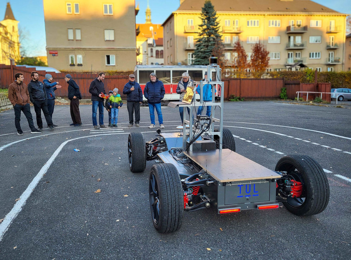 Robotické vozítko z univerzity na dnech AI zaujalo, chtějí ho firmy i města
