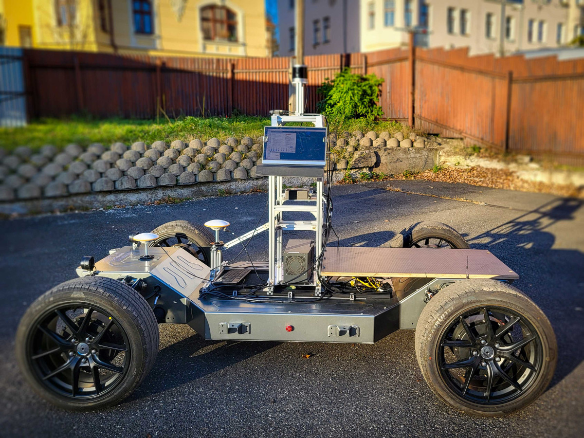 Robotické vozítko z univerzity na dnech AI zaujalo, chtějí ho firmy i města