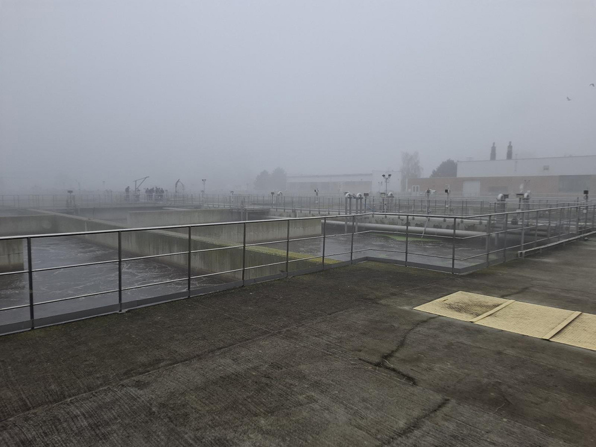 Práce poslepu v nádrži čističky. Potápěči hasičů zvládli v Olomouci speciální úkol