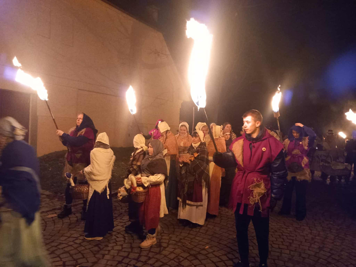 FOTO: Sledujeme příjezd svatého Martina do Jihlavy. Přilákal tisíce lidí