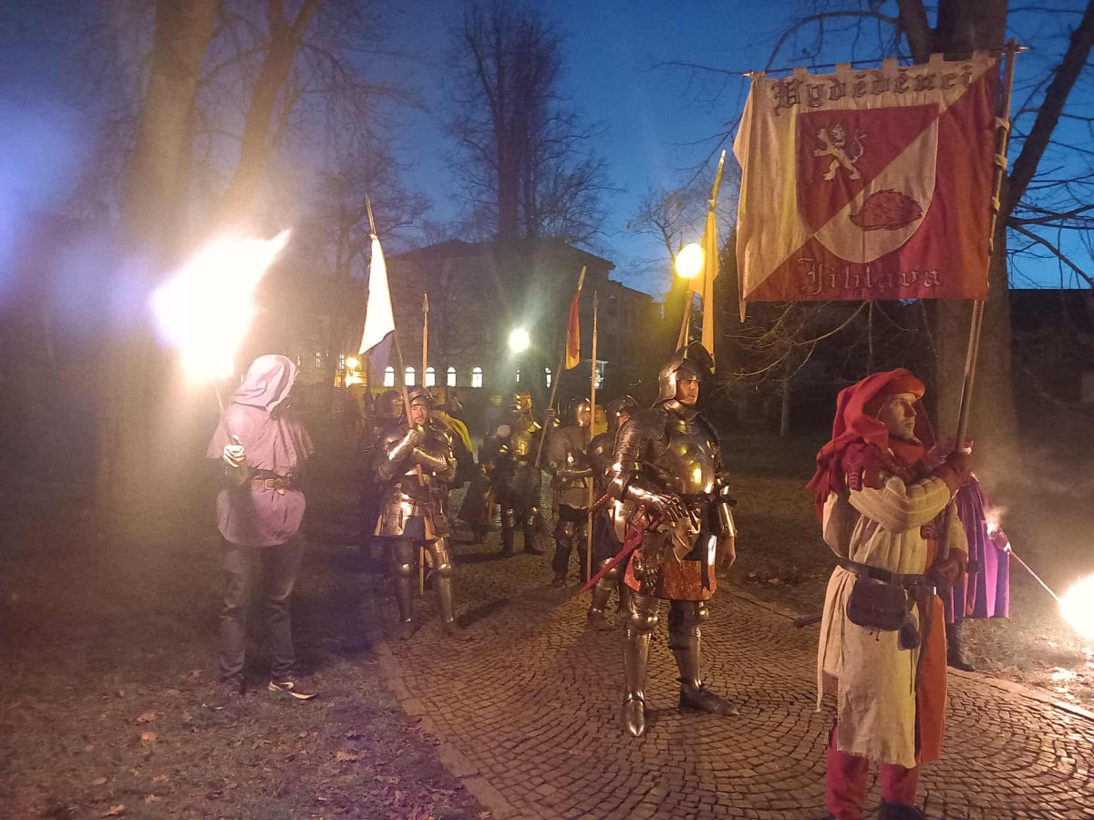 FOTO: Sledujeme příjezd svatého Martina do Jihlavy. Přilákal tisíce lidí