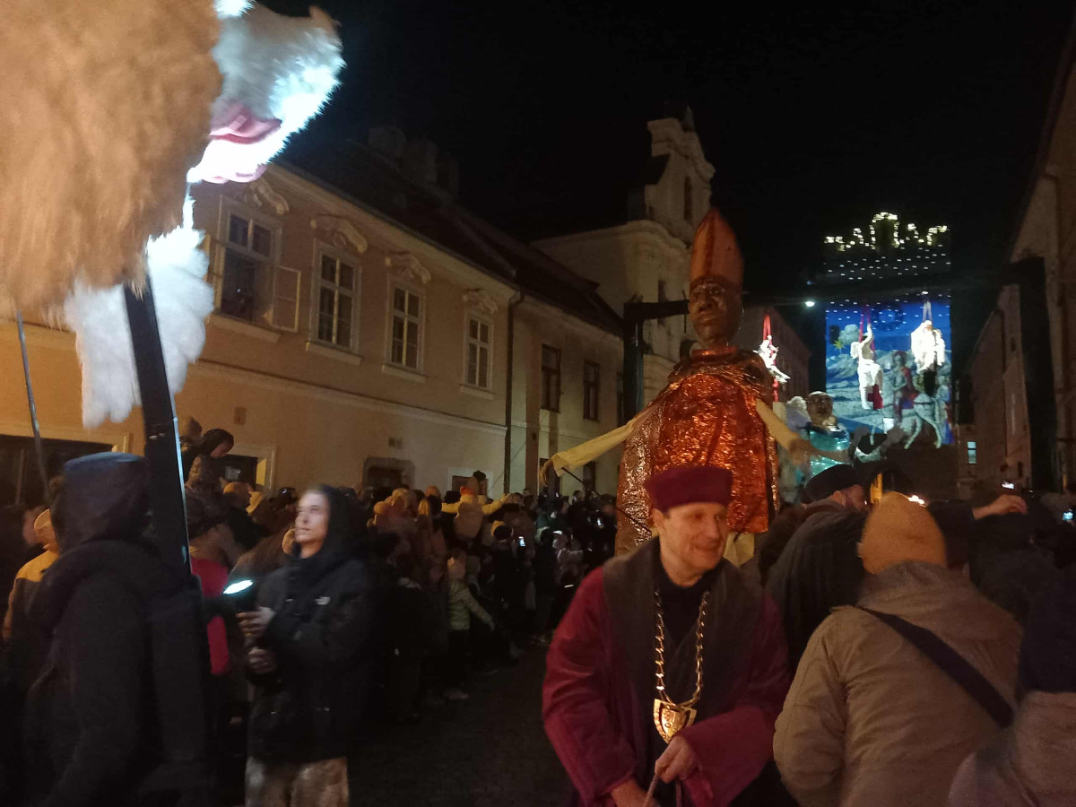 FOTO: Sledujeme příjezd svatého Martina do Jihlavy. Přilákal tisíce lidí