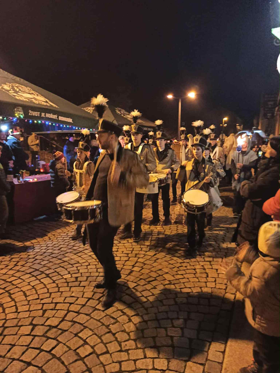 VIDEO: Sledovali jsme příjezd svatého Martina do Jihlavy. Přilákal tisíce lidí