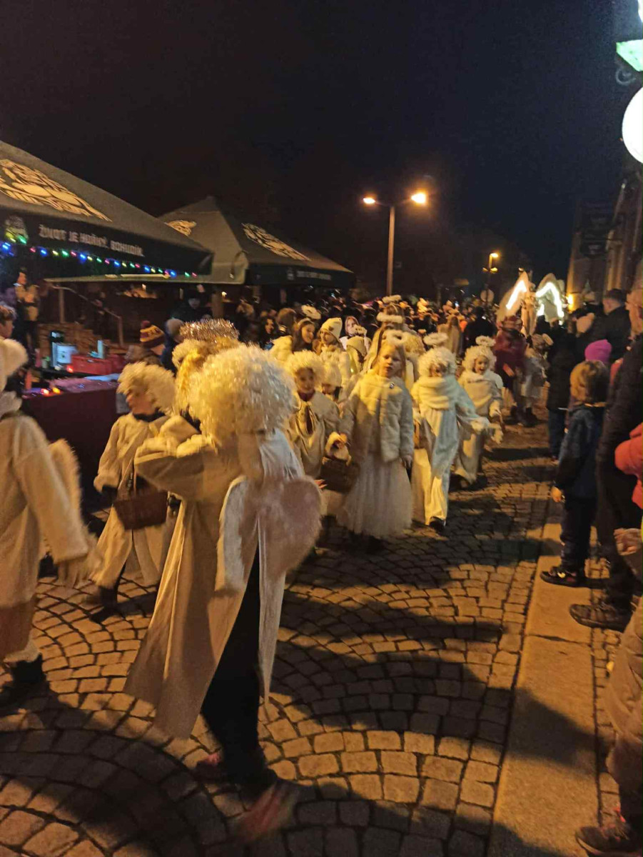 VIDEO: Sledovali jsme příjezd svatého Martina do Jihlavy. Přilákal tisíce lidí