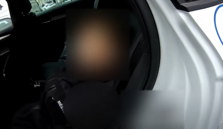 V Hradci Králové se ztratil pětiletý chlapec v tričku. Pomohla mu hlídka městské policie