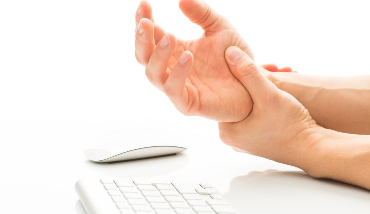 Jaké jsou největší rizika a příčiny karpálního tunelu?