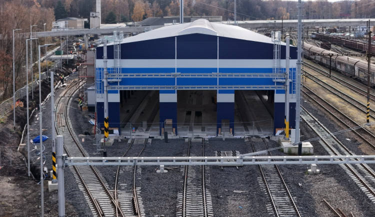 Nová opravárenská hala ČD v Chebu by mohla v květnu zahájit zkušební provoz