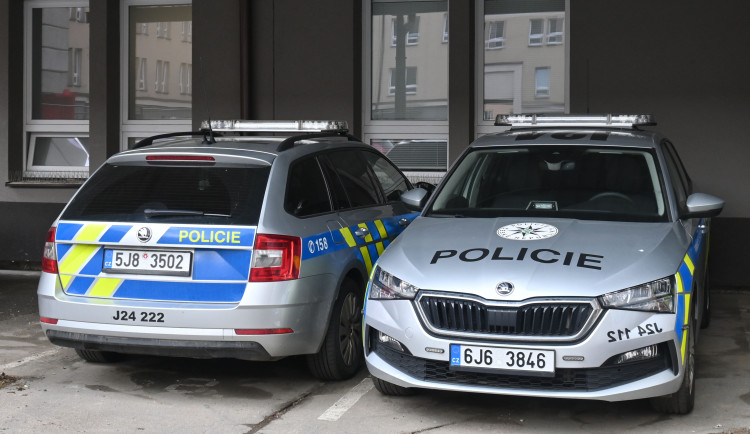Dálnice na Brno byla po nehodě dvou kamionů neprůjezdná. Policie varuje před mlhou