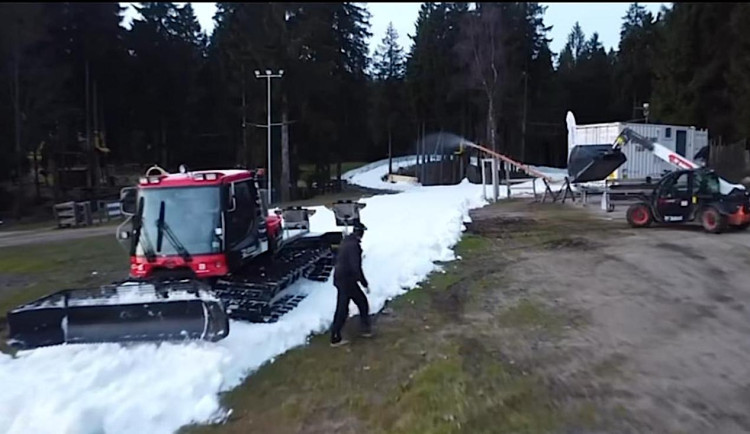 Běžkařům začne sezona v Jizerských horách nezvykle brzo, okruh mají v Bedřichově