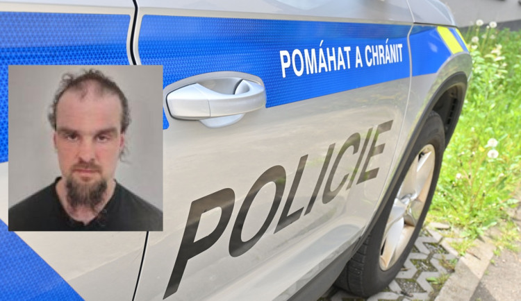 Dvoumetrový pacient se nevrátil do psychiatrické nemocnice. Hledá ho policie