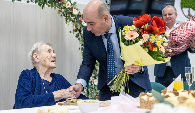Velké životní jubileum. Marie Hřebíčková z Domova Letokruhy slaví rovnou stovku