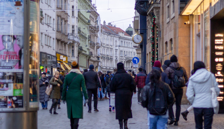 Muž z Brna se uspokojoval před zraky kolemjdoucích. Dělám to rád, vysvětloval