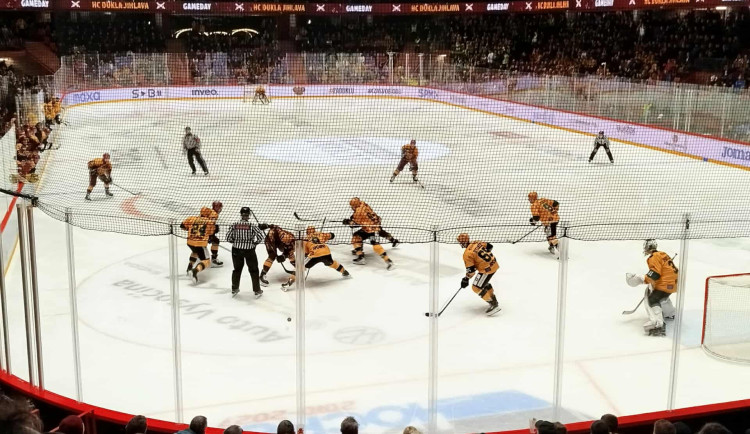 Dukla v Horácké aréně překonala Vsetín. Zápas přerušil planý poplach a blackout