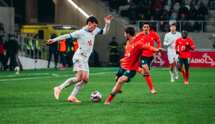 Fotbalová jednadvacítka hrála s favorizovaným Portugalskem v Hradci Králové bez branek