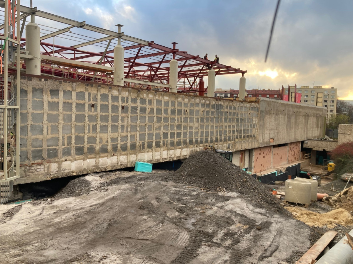 Aktuální podoba bazénu, který prochází rekonstrukcí.