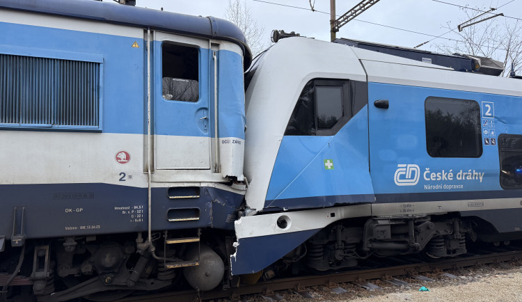 U Zlivi se srazily dva vlaky. Přes 40 lidí se zranilo, čtyři vážně