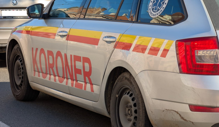 Otřesná tragédie, samovolně rozjeté auto srazilo a usmrtilo svého majitele