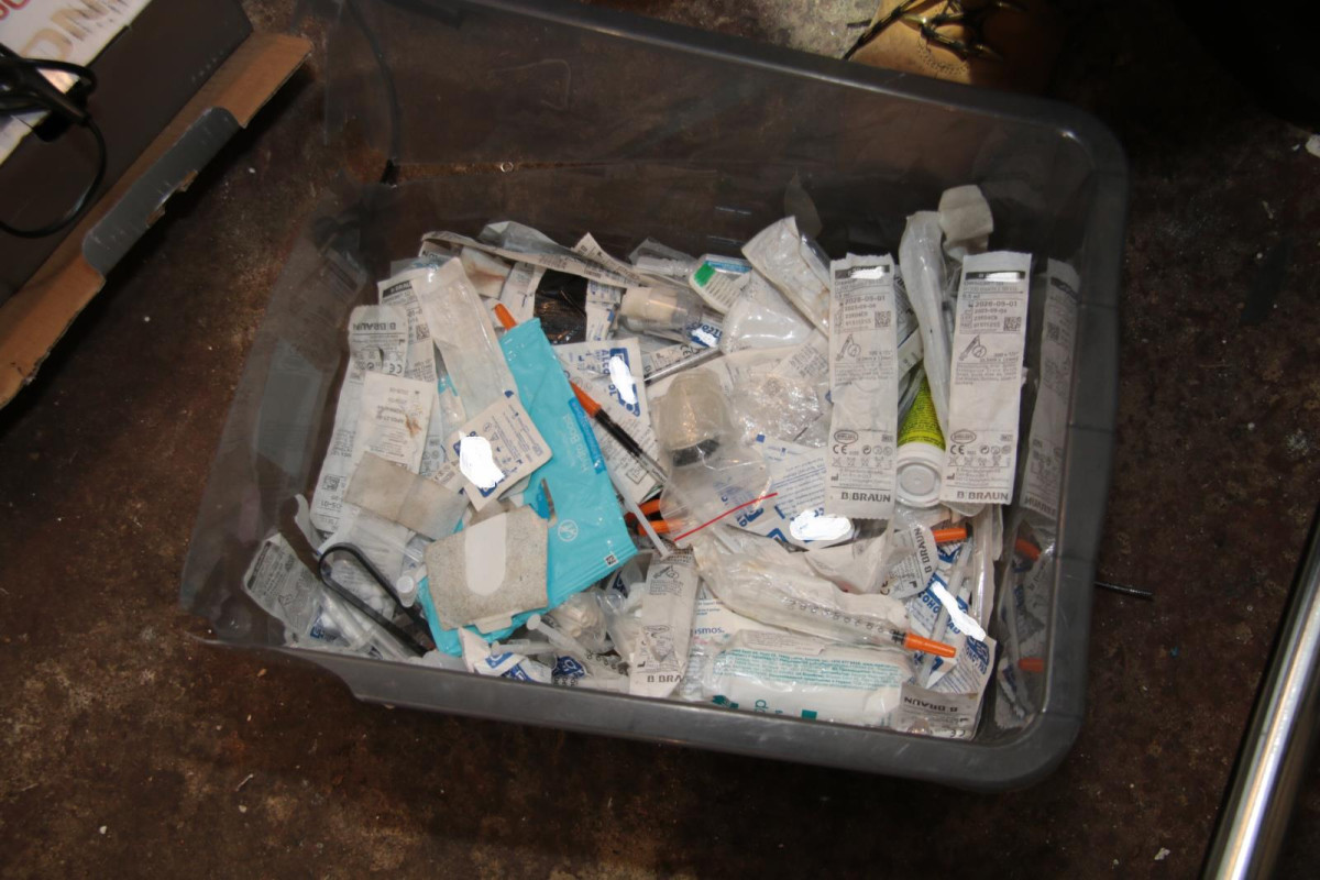 Kriminalisté rozkryli drogový gang. Zadrželi sedm lidí