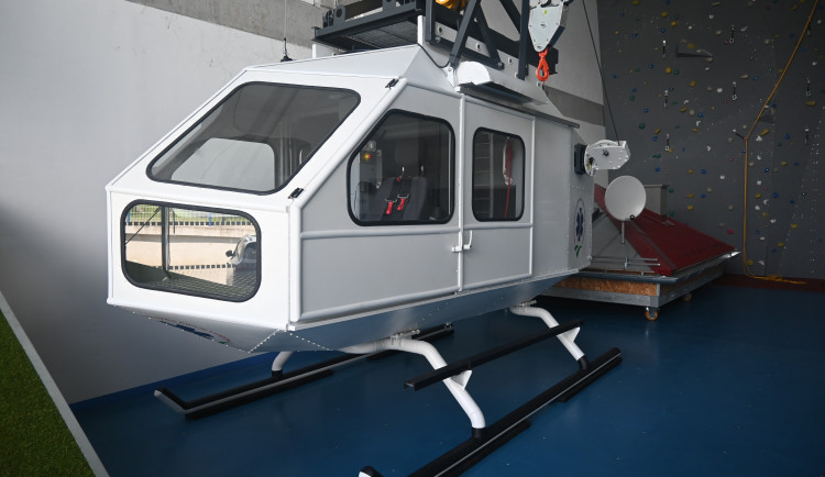 FOTO: V Jihlavě je unikátní trenažér. Dovednosti posádka vrtulníku v praxi nevyužije