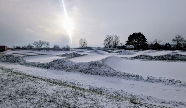 FOTO: Brno a okolí dnes zasypal sníh. Podívejte se, jak to na jižní Moravě vypadalo
